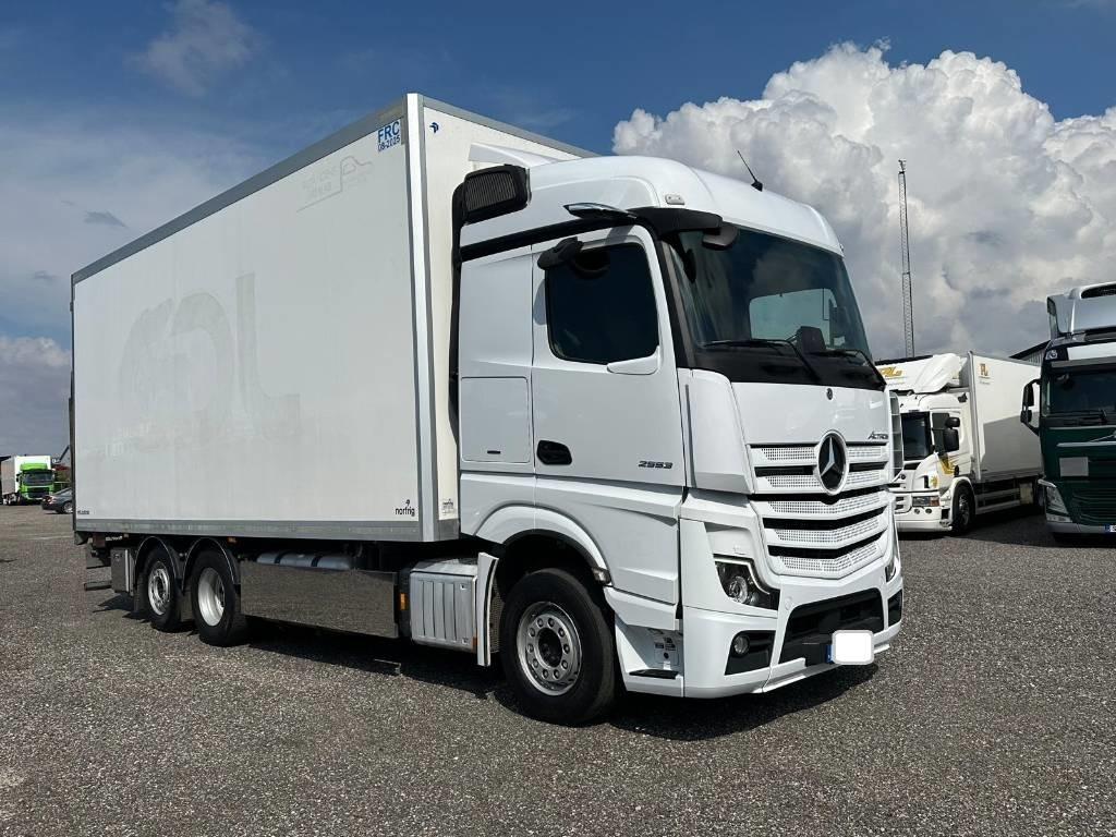 Mercedes-Benz Actros 2553 serie 7795 - Camião frigorífico: foto 2 Mercedes-Benz Actros 2553 serie 7795 - Camião frigorífico: foto 2