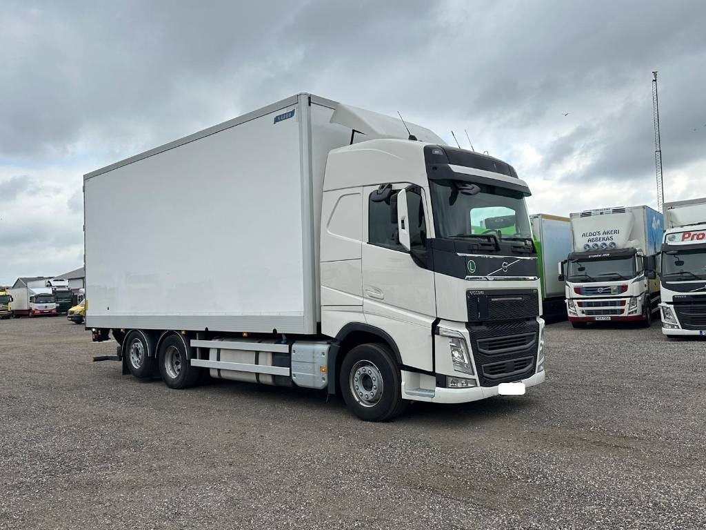 Volvo FH 500 serie 0550 - Camião furgão: foto 4 Volvo FH 500 serie 0550 - Camião furgão: foto 4