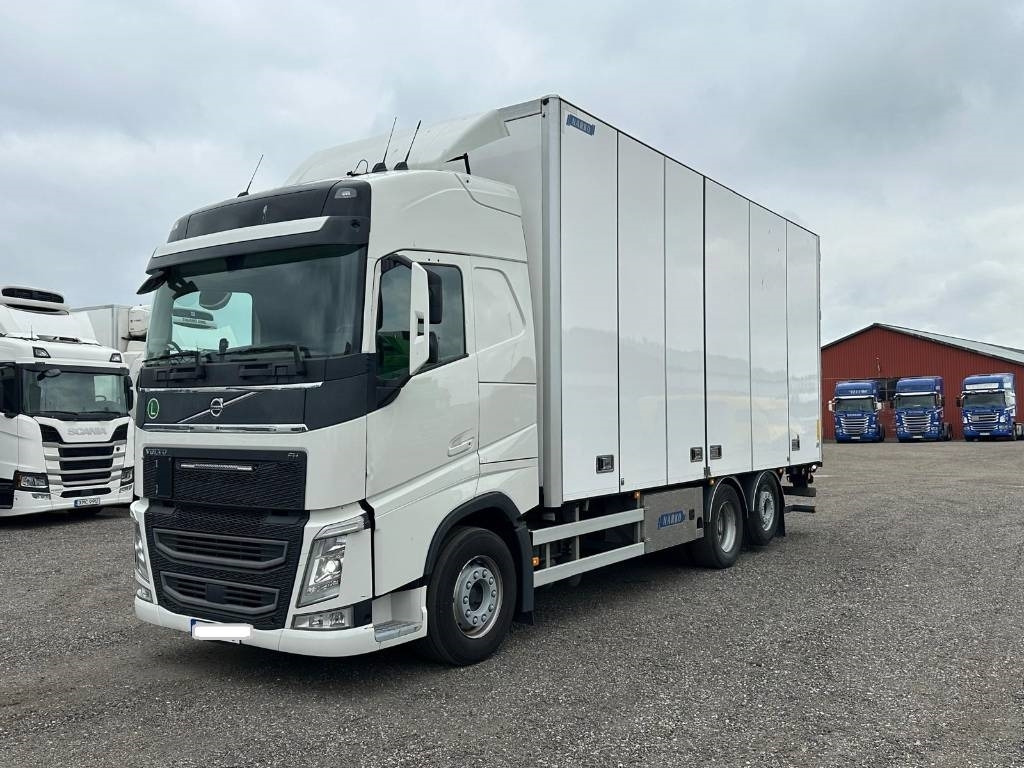 Volvo FH 500 serie 0550 - Camião furgão: foto 1 Volvo FH 500 serie 0550 - Camião furgão: foto 1