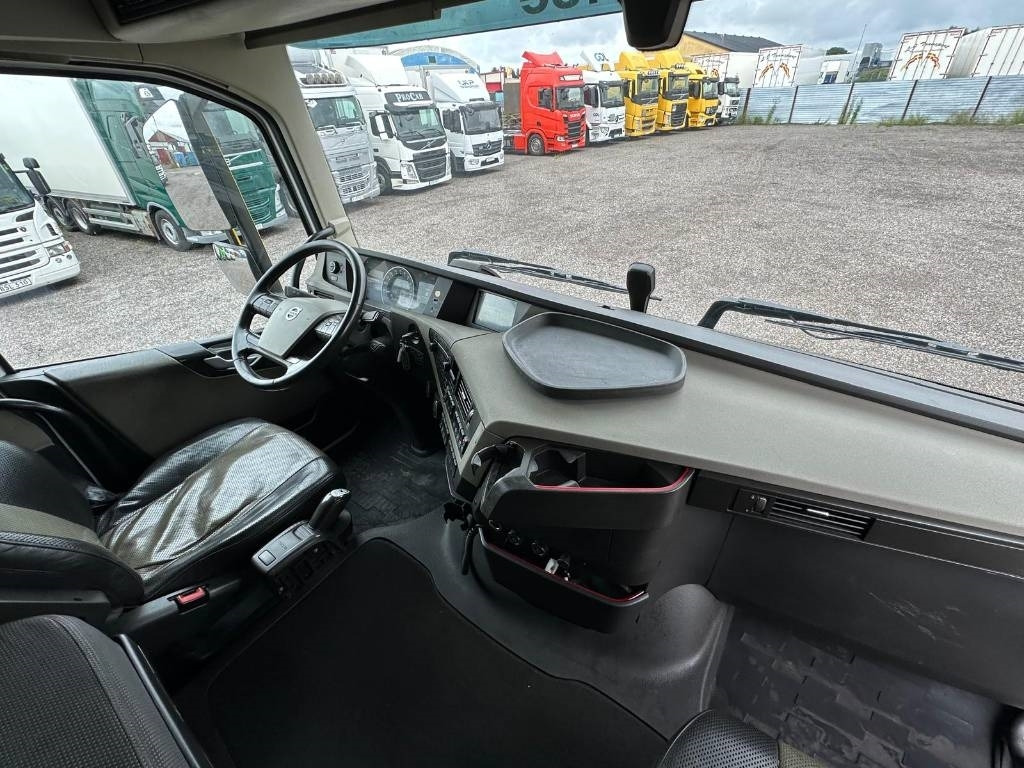 Volvo FH 6*2 500 serie 0696 - Camião furgão: foto 5 Volvo FH 6*2 500 serie 0696 - Camião furgão: foto 5