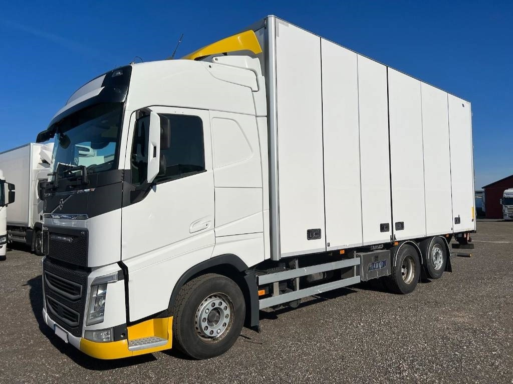 Volvo FH500 6*2 serie 2032 - Camião furgão: foto 1 Volvo FH500 6*2 serie 2032 - Camião furgão: foto 1