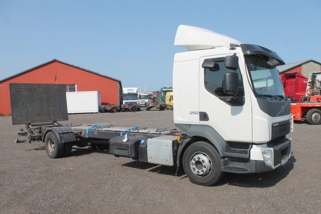 Volvo FL250 4x2 Serie 4536 Euro 6 - Camião chassi: foto 2 Volvo FL250 4x2 Serie 4536 Euro 6 - Camião chassi: foto 2