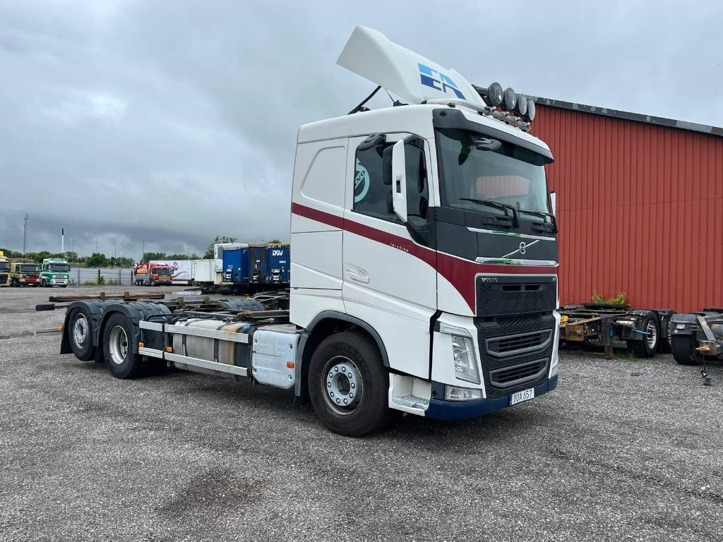 Volvo VOLVO FH 6*2 serie nr 3248 - Camião transportador de contêineres/ Caixa móvel: foto 3 Volvo VOLVO FH 6*2 serie nr 3248 - Camião transportador de contêineres/ Caixa móvel: foto 3
