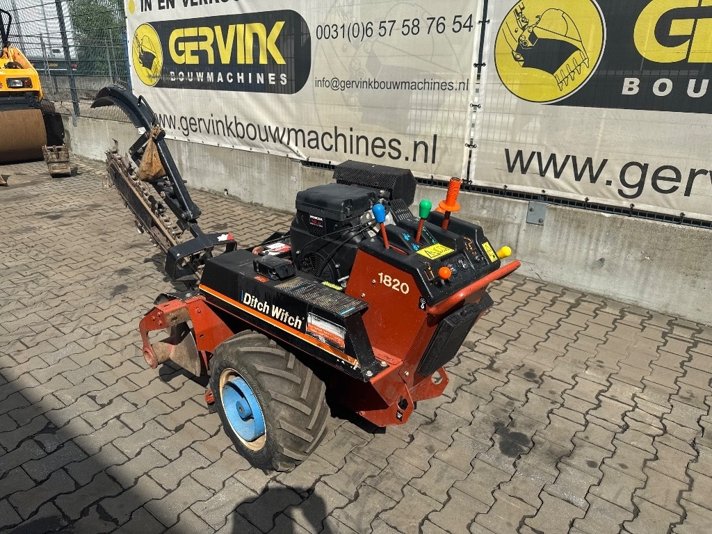 Ditch Witch 1820 - Colocadora de tubagem: foto 3 Ditch Witch 1820 - Colocadora de tubagem: foto 3