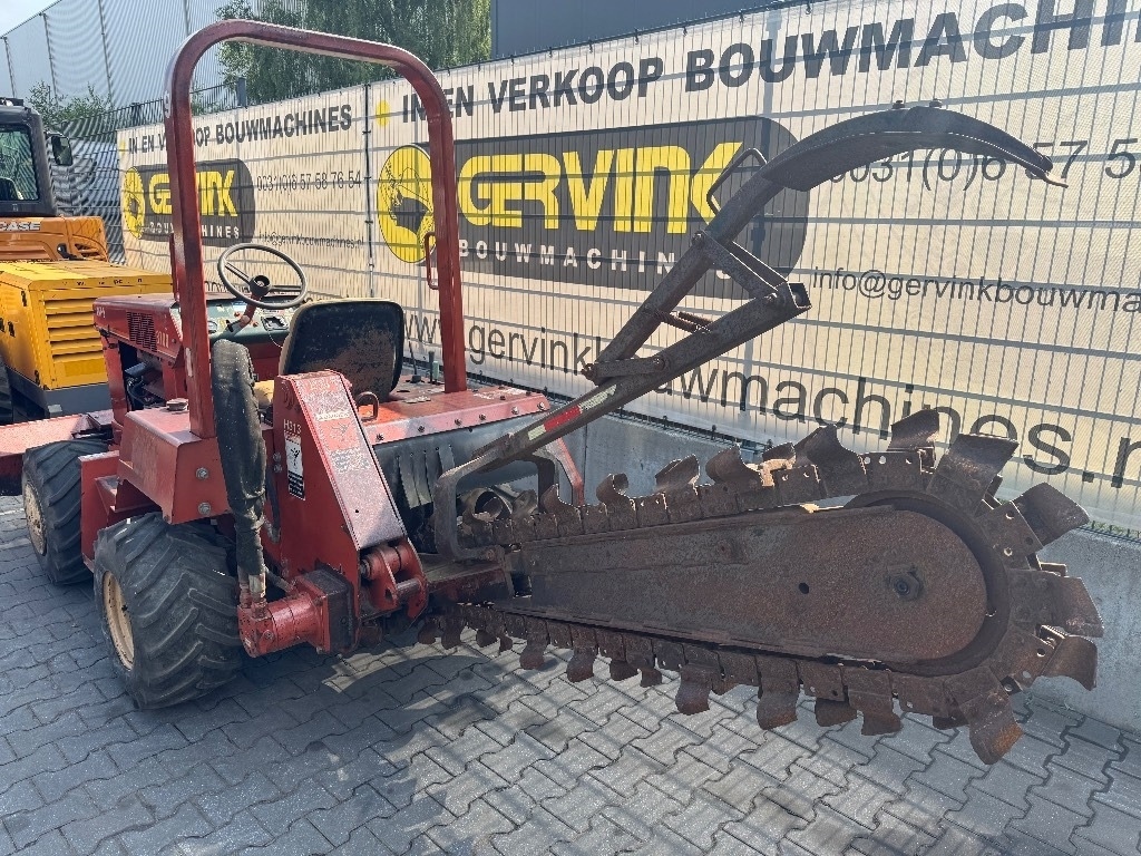 Ditch Witch 3700 DD - Colocadora de tubagem: foto 5 Ditch Witch 3700 DD - Colocadora de tubagem: foto 5