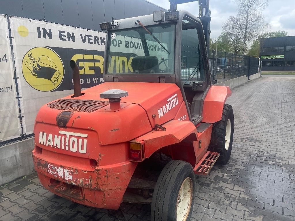 Manitou MC 30 - Empilhador todo-o-terreno: foto 2 Manitou MC 30 - Empilhador todo-o-terreno: foto 2