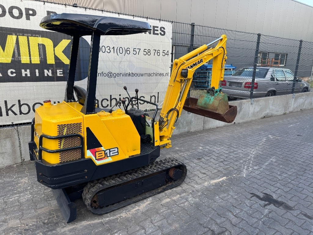 Yanmar B12 - Mini escavadeira: foto 1 Yanmar B12 - Mini escavadeira: foto 1