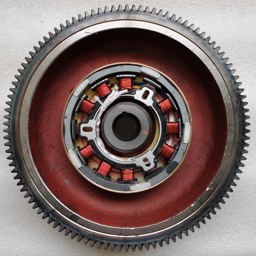 KOOP Genuine Electric Start Flywheel with Gear Ring - Volante do motor para Pá carregadora de rodas: foto 1 KOOP Genuine Electric Start Flywheel with Gear Ring - Volante do motor para Pá carregadora de rodas: foto 1