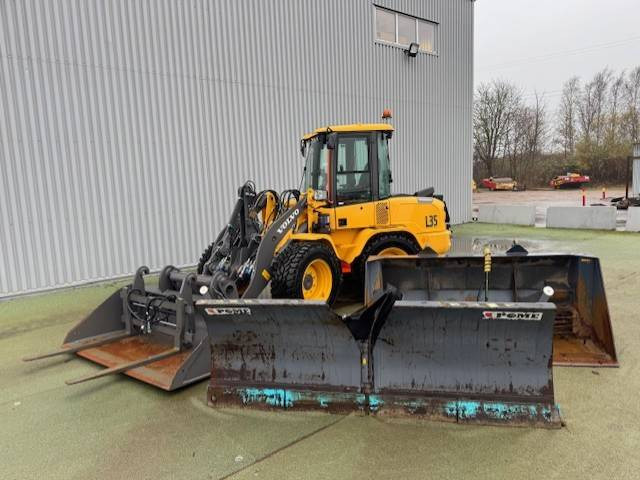 Volvo L35HT +Vikplog + Sandspridarskopa + skopa + Hydr G - Mini pá carregadora: foto 1 Volvo L35HT +Vikplog + Sandspridarskopa + skopa + Hydr G - Mini pá carregadora: foto 1