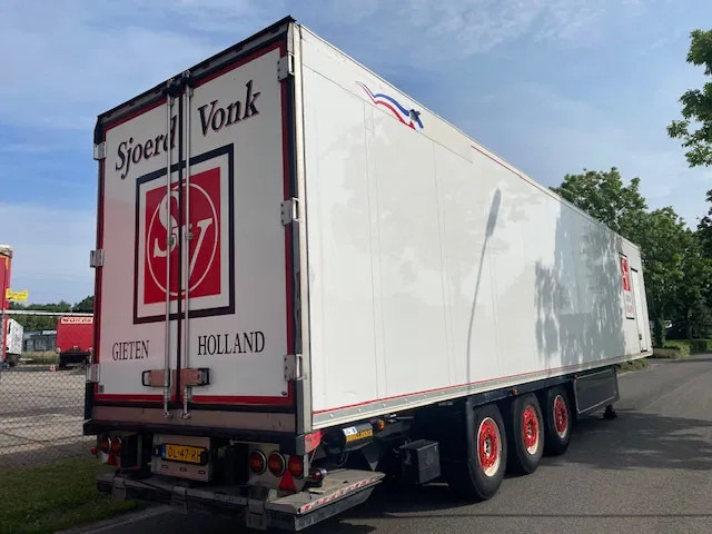 Schmitz Cargobull Frigo Thermoking SLX MOT 02-2026 - Semi-reboque isotérmico: foto 4 Schmitz Cargobull Frigo Thermoking SLX MOT 02-2026 - Semi-reboque isotérmico: foto 4