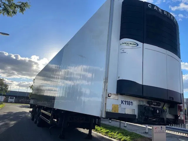 Van Eck UT-3B Steering axle 260 cm insteek Frigo carrier vector UT-3B H= 260 W= 250cm - Semi-reboque frigorífico: foto 3 Van Eck UT-3B Steering axle 260 cm insteek Frigo carrier vector UT-3B H= 260 W= 250cm - Semi-reboque frigorífico: foto 3