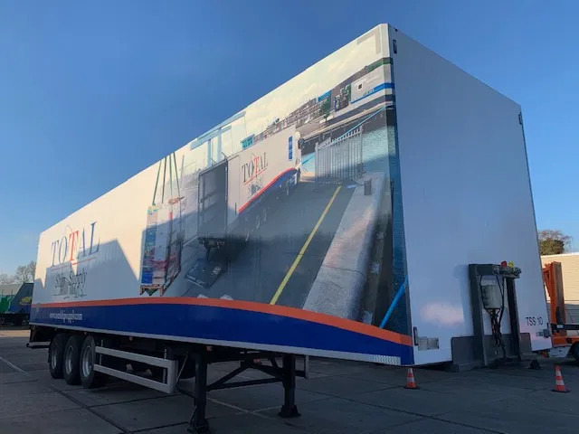 Vogelzang Closed box insulated lift axle MOT 06-2026 TOP Condition - Semi-reboque furgão: foto 1 Vogelzang Closed box insulated lift axle MOT 06-2026 TOP Condition - Semi-reboque furgão: foto 1