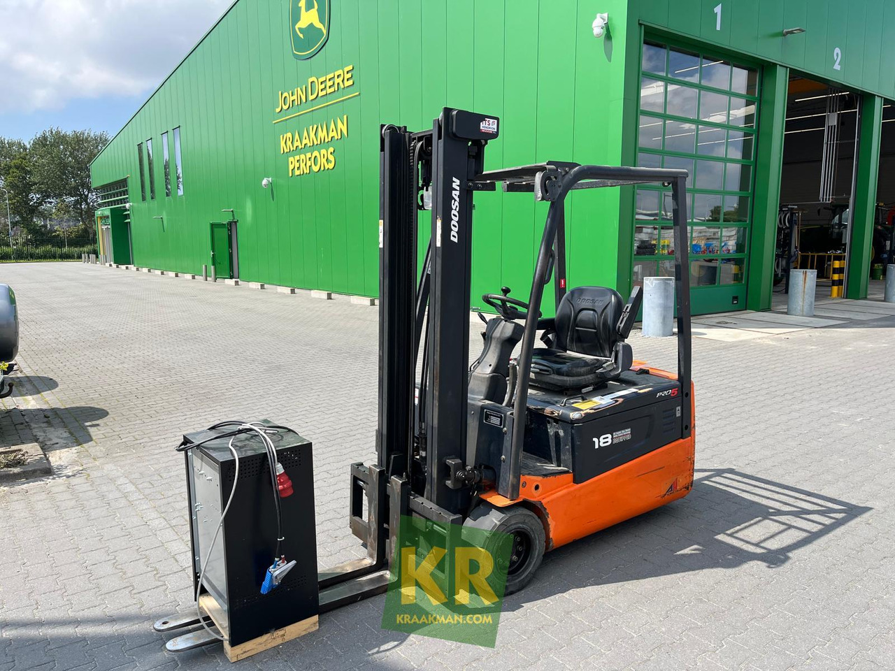 Doosan B18T - Empilhador montado em camião: foto 1 Doosan B18T - Empilhador montado em camião: foto 1