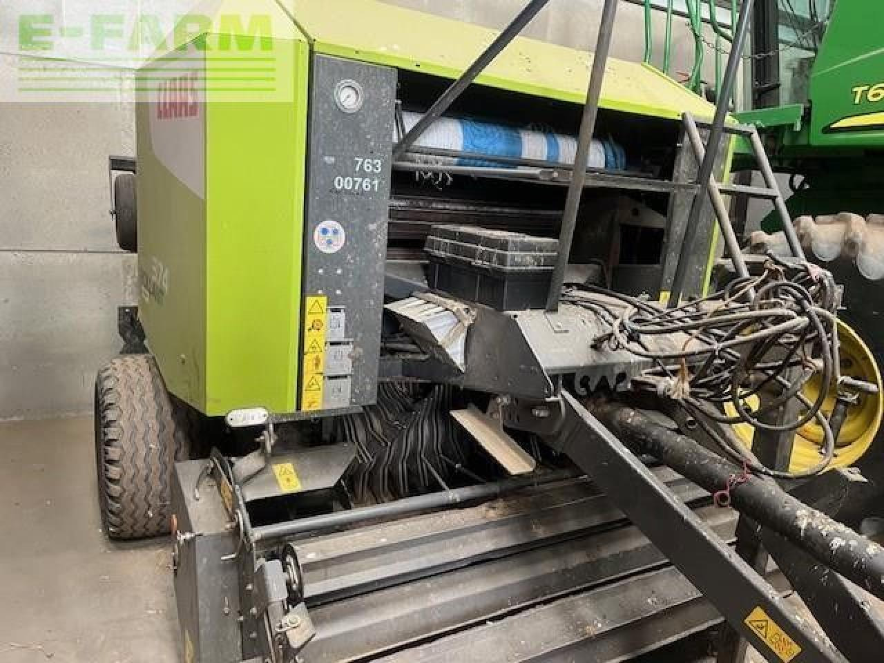 CLAAS ROLLANT 374 RF - Enfardadeira de fardos quadrados: foto 1 CLAAS ROLLANT 374 RF - Enfardadeira de fardos quadrados: foto 1