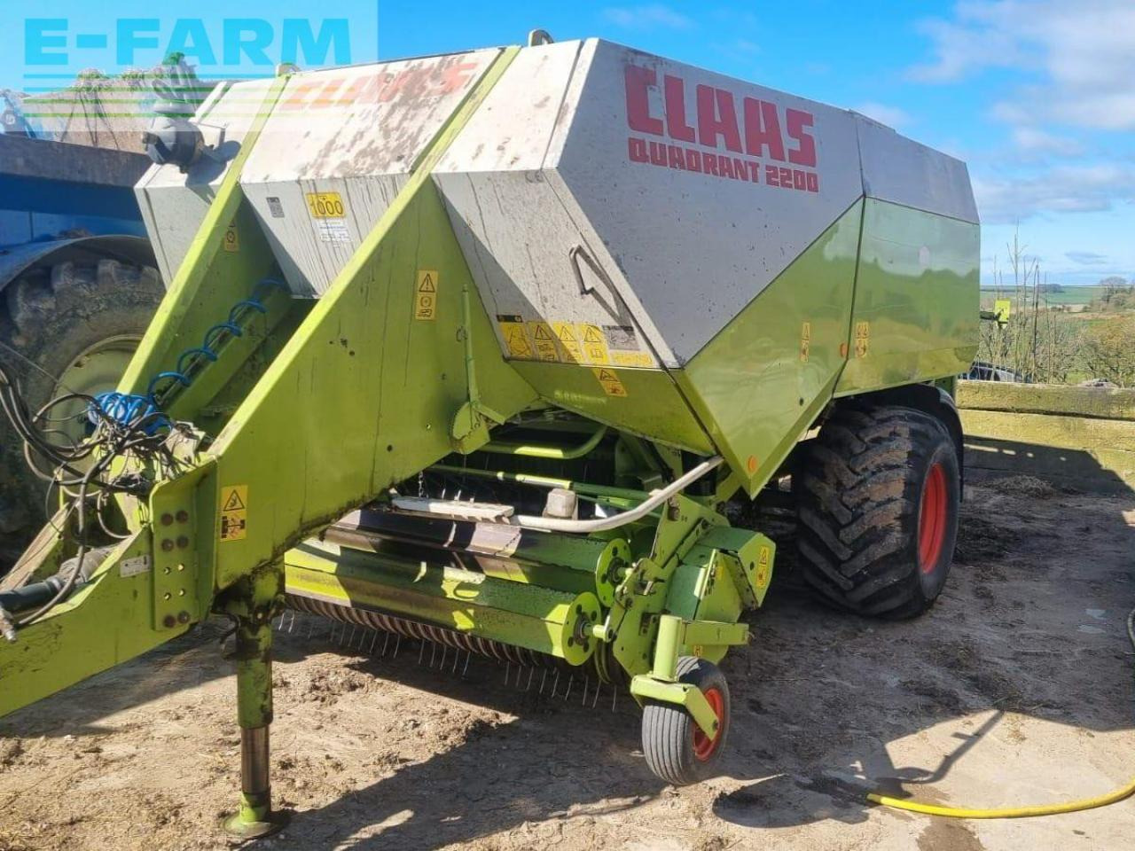 CLAAS USED 2001 QUADRANT 2200 - Enfardadeira de fardos quadrados: foto 1 CLAAS USED 2001 QUADRANT 2200 - Enfardadeira de fardos quadrados: foto 1
