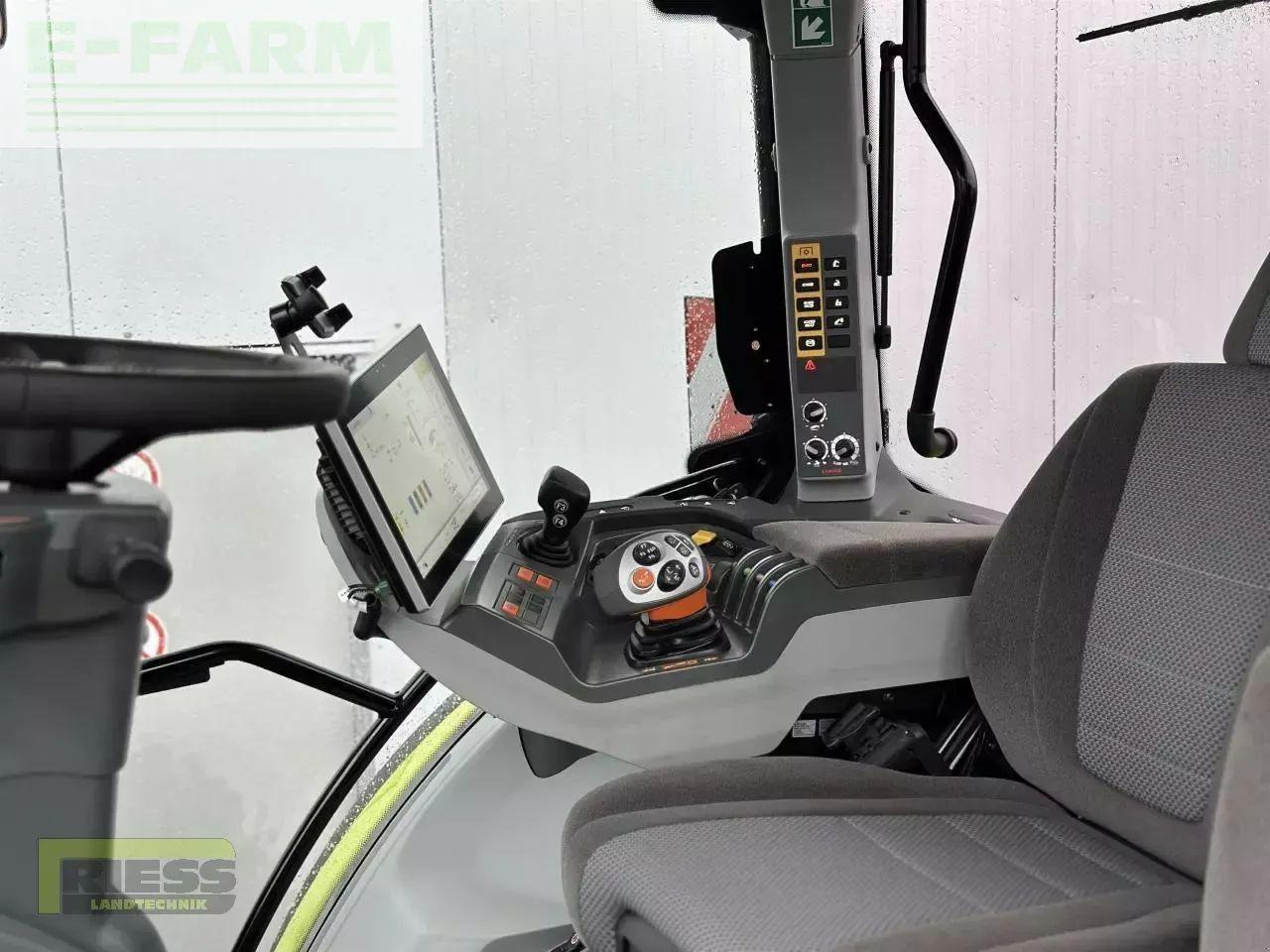 CLAAS arion 550 cebis cmatic a95 CMATIC CEBIS - Trator: foto 4 CLAAS arion 550 cebis cmatic a95 CMATIC CEBIS - Trator: foto 4