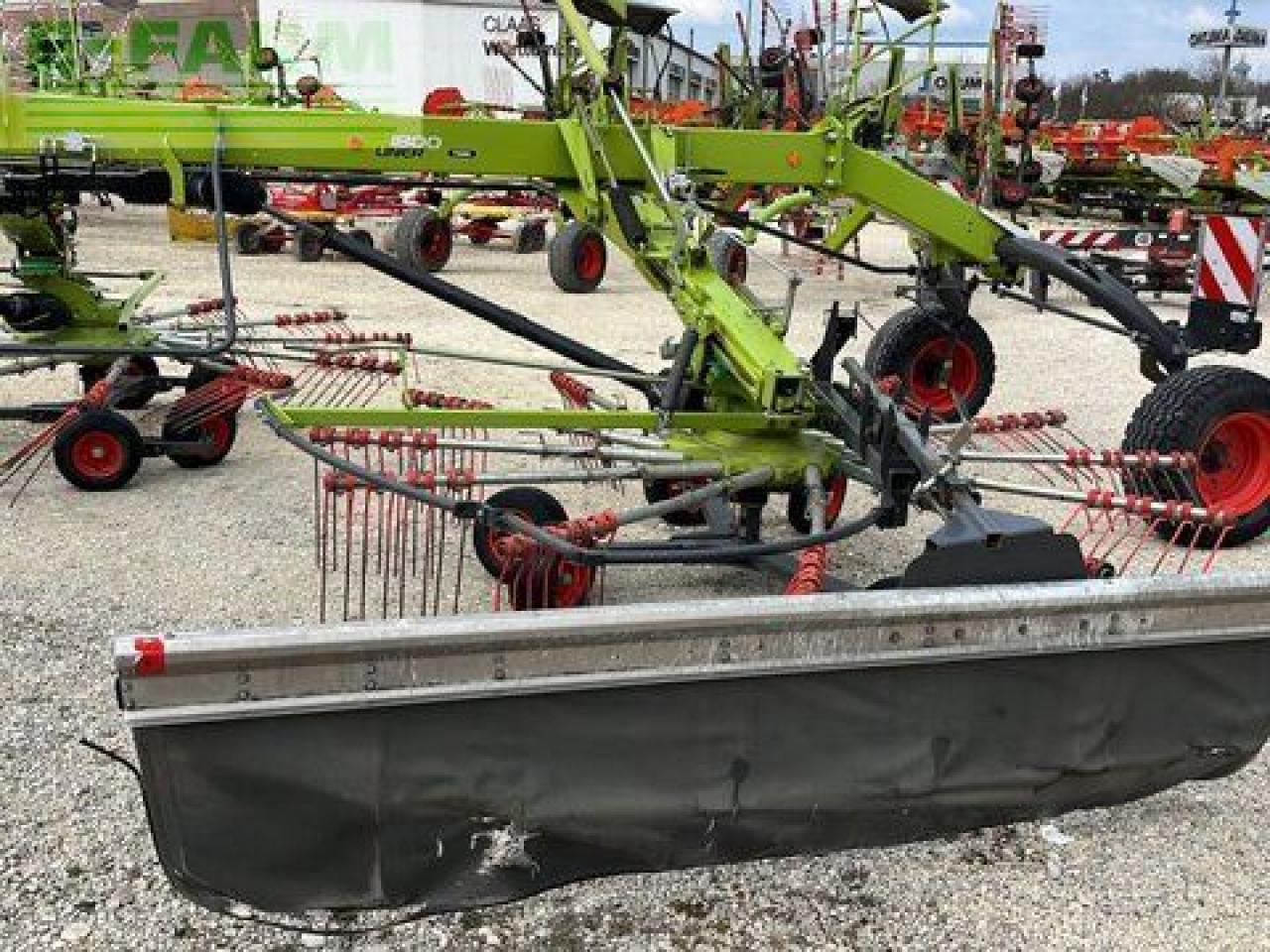 CLAAS liner 1800 twin - Ancinho enleirador: foto 4 CLAAS liner 1800 twin - Ancinho enleirador: foto 4