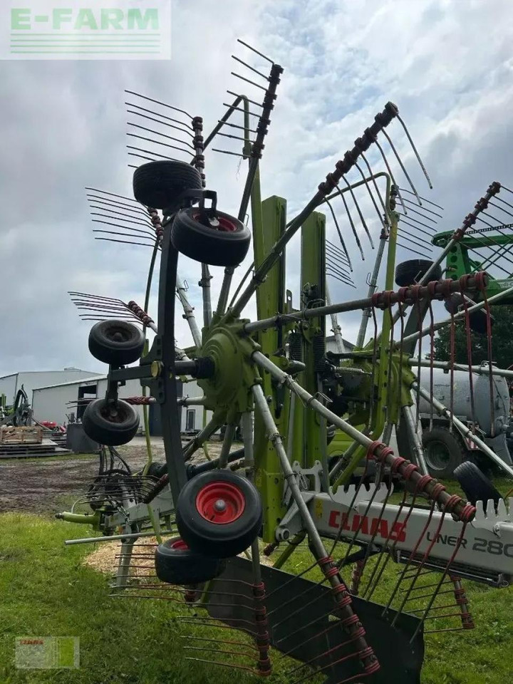 CLAAS liner 2800 - Ancinho enleirador: foto 4 CLAAS liner 2800 - Ancinho enleirador: foto 4