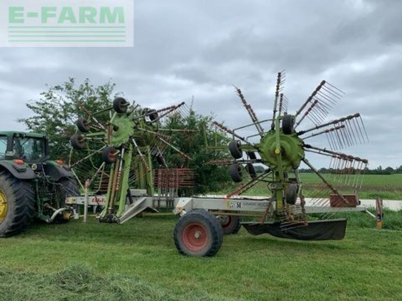 CLAAS liner 3000 - Ancinho enleirador: foto 1 CLAAS liner 3000 - Ancinho enleirador: foto 1