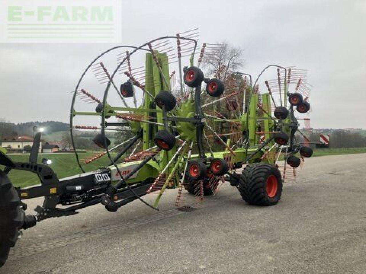 CLAAS liner 4900 business - Ancinho enleirador: foto 1 CLAAS liner 4900 business - Ancinho enleirador: foto 1