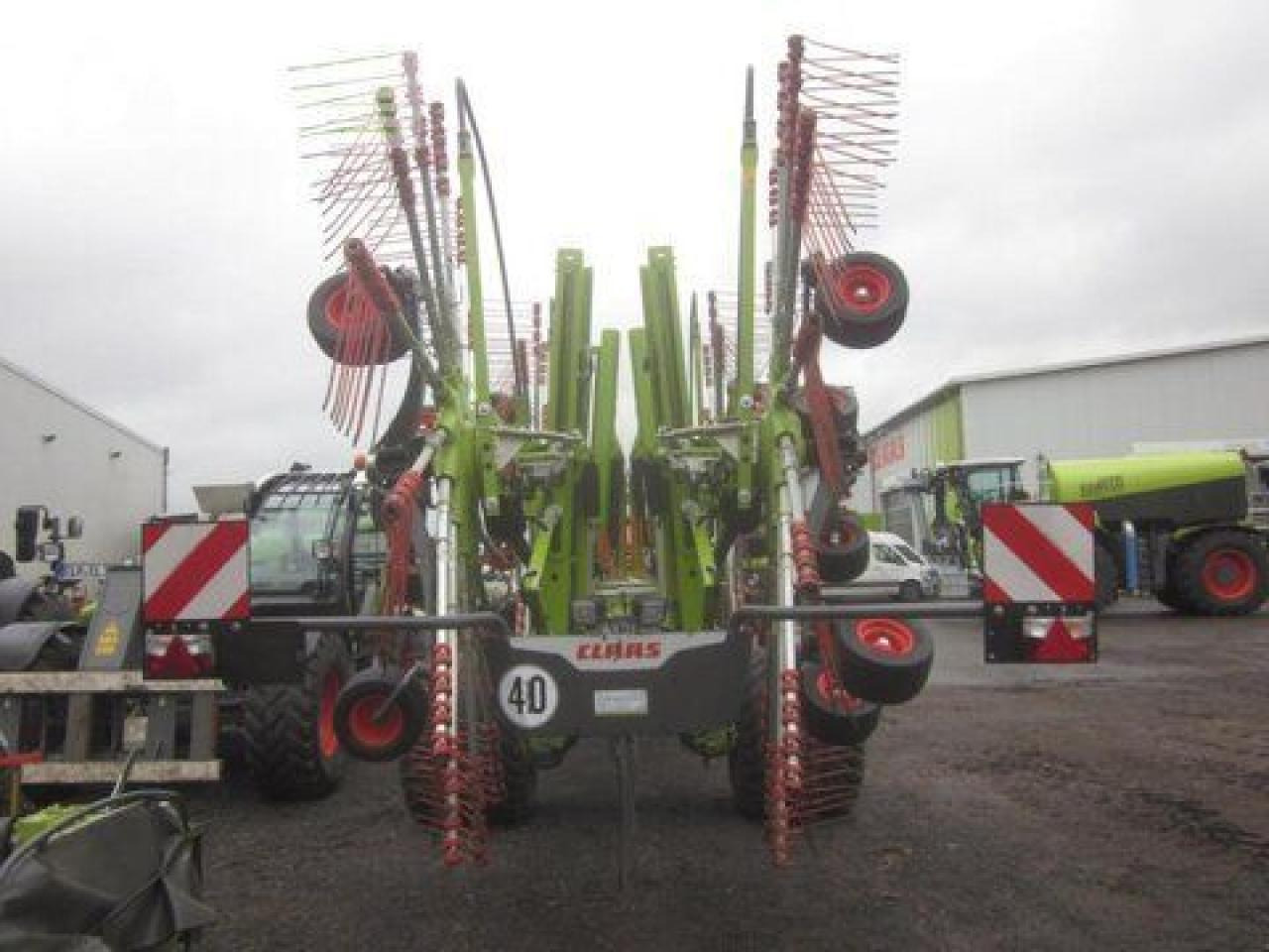 CLAAS liner 4900 business - Ancinho enleirador: foto 4 CLAAS liner 4900 business - Ancinho enleirador: foto 4