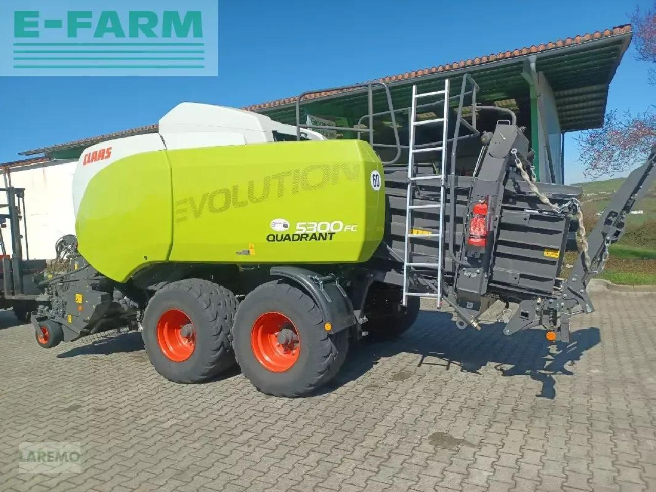 CLAAS quadrant 5300 fc evolution - Enfardadeira de fardos quadrados: foto 4 CLAAS quadrant 5300 fc evolution - Enfardadeira de fardos quadrados: foto 4
