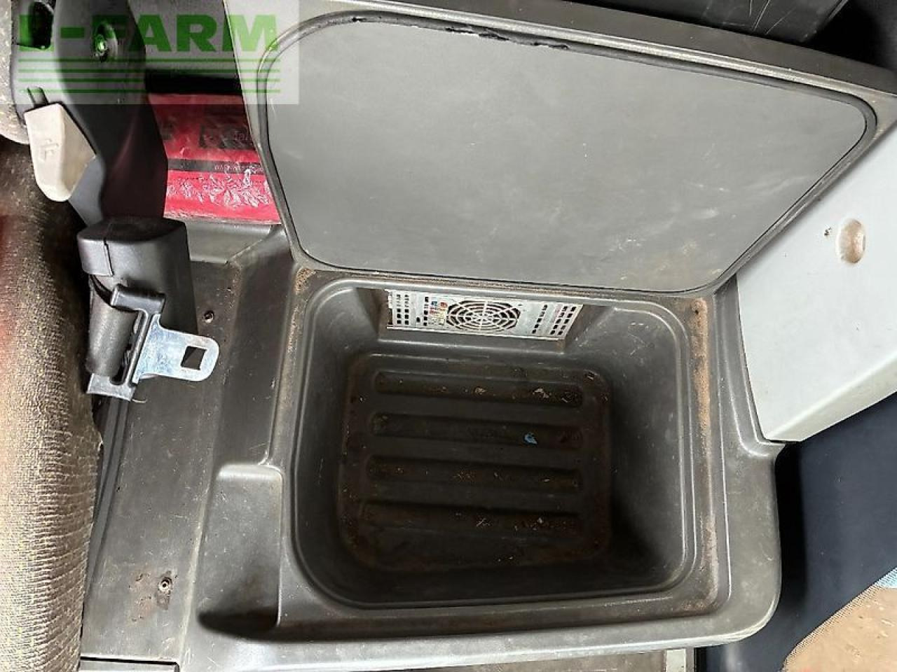 CLAAS xerion 3300 trac TRAC - Trator: foto 2 CLAAS xerion 3300 trac TRAC - Trator: foto 2