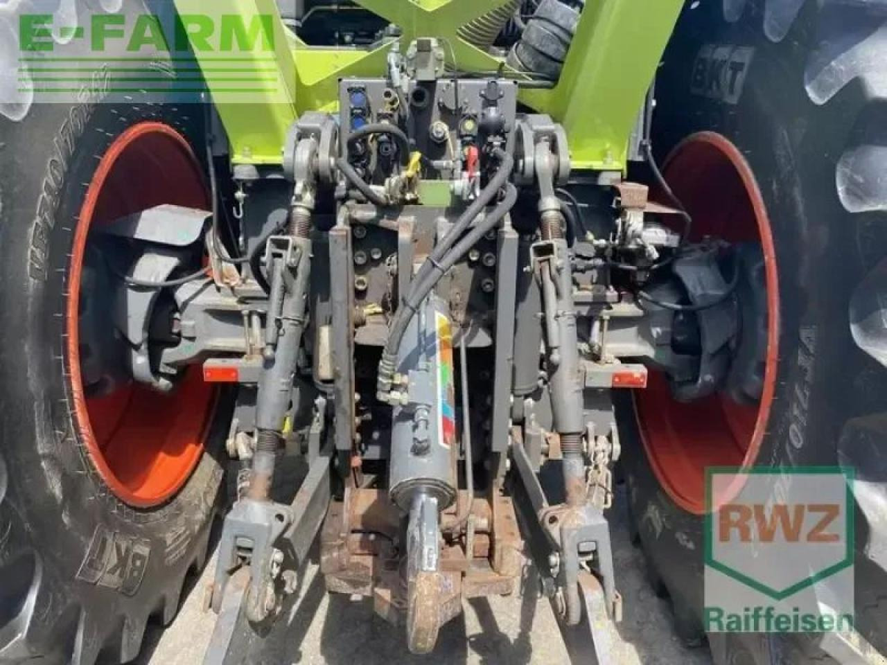 CLAAS xerion 3300 trac vc TRAC VC - Trator: foto 4 CLAAS xerion 3300 trac vc TRAC VC - Trator: foto 4