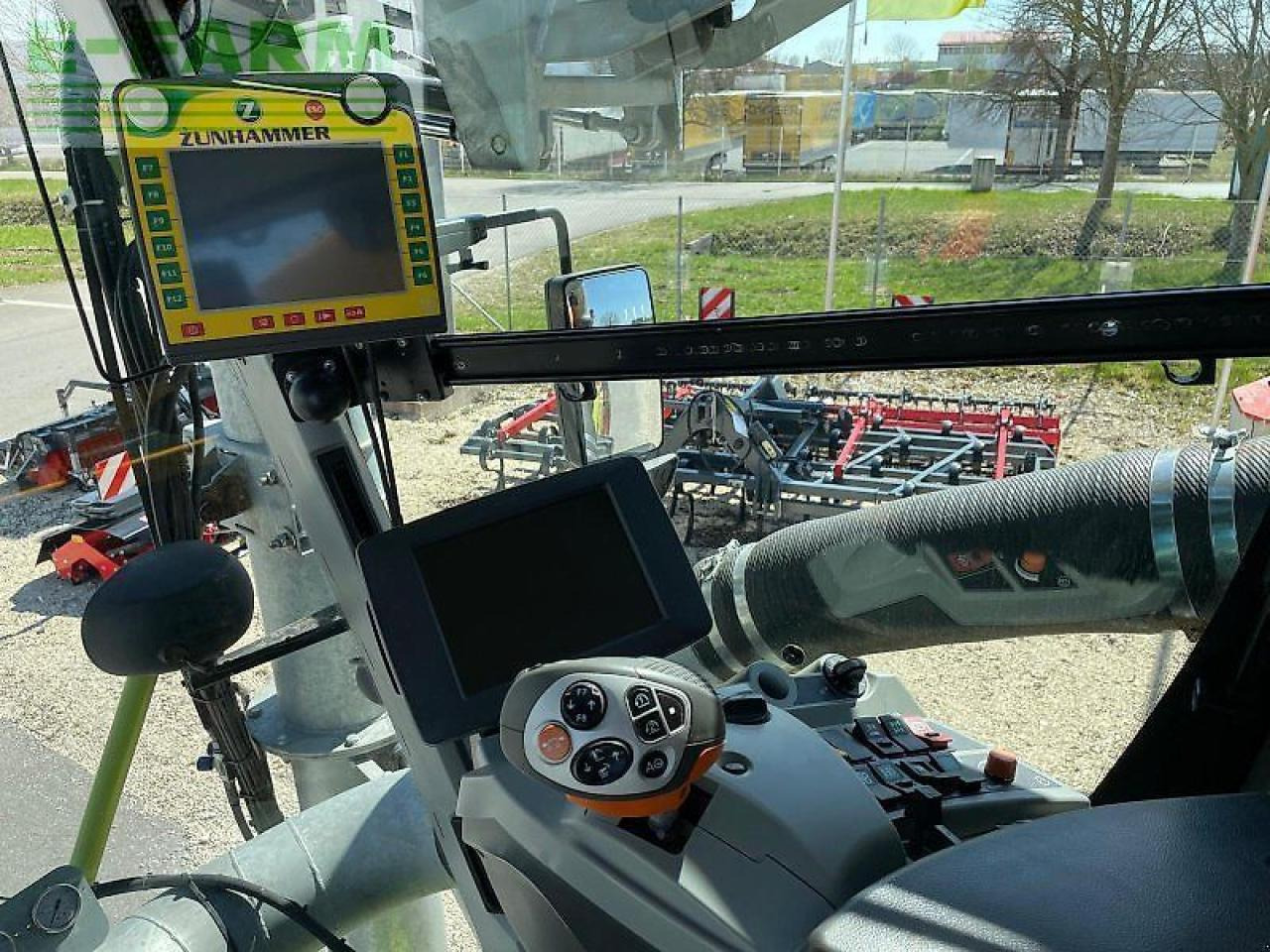 CLAAS xerion 4000 saddle trac zunhammer 16 m³ kundendienst und tüv neu SADDLE TRAC - Trator: foto 2 CLAAS xerion 4000 saddle trac zunhammer 16 m³ kundendienst und tüv neu SADDLE TRAC - Trator: foto 2