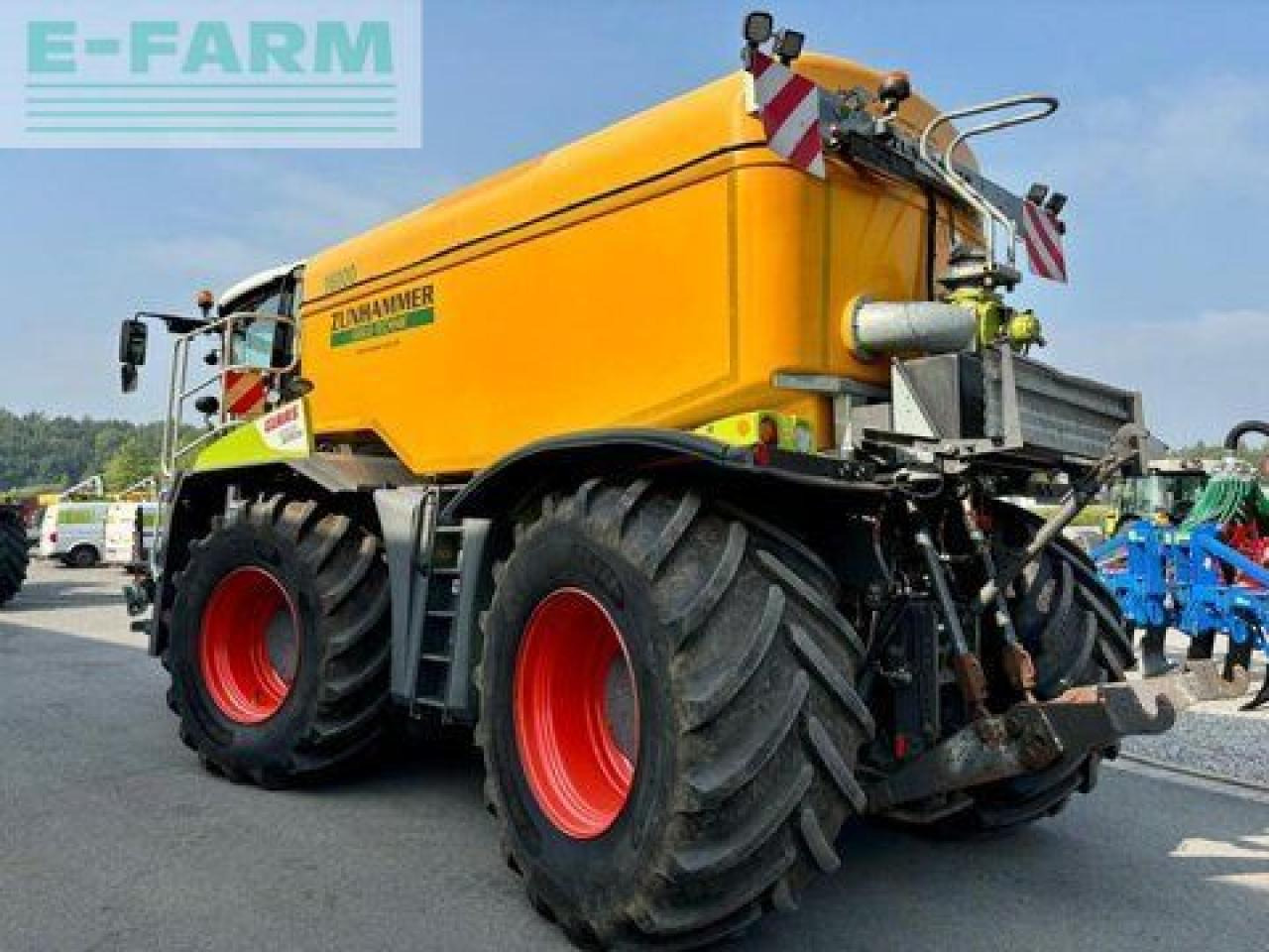 CLAAS xerion 4000 saddle trac, zunhammer acx 16 cbm SADDLE TRAC - Trator: foto 3 CLAAS xerion 4000 saddle trac, zunhammer acx 16 cbm SADDLE TRAC - Trator: foto 3