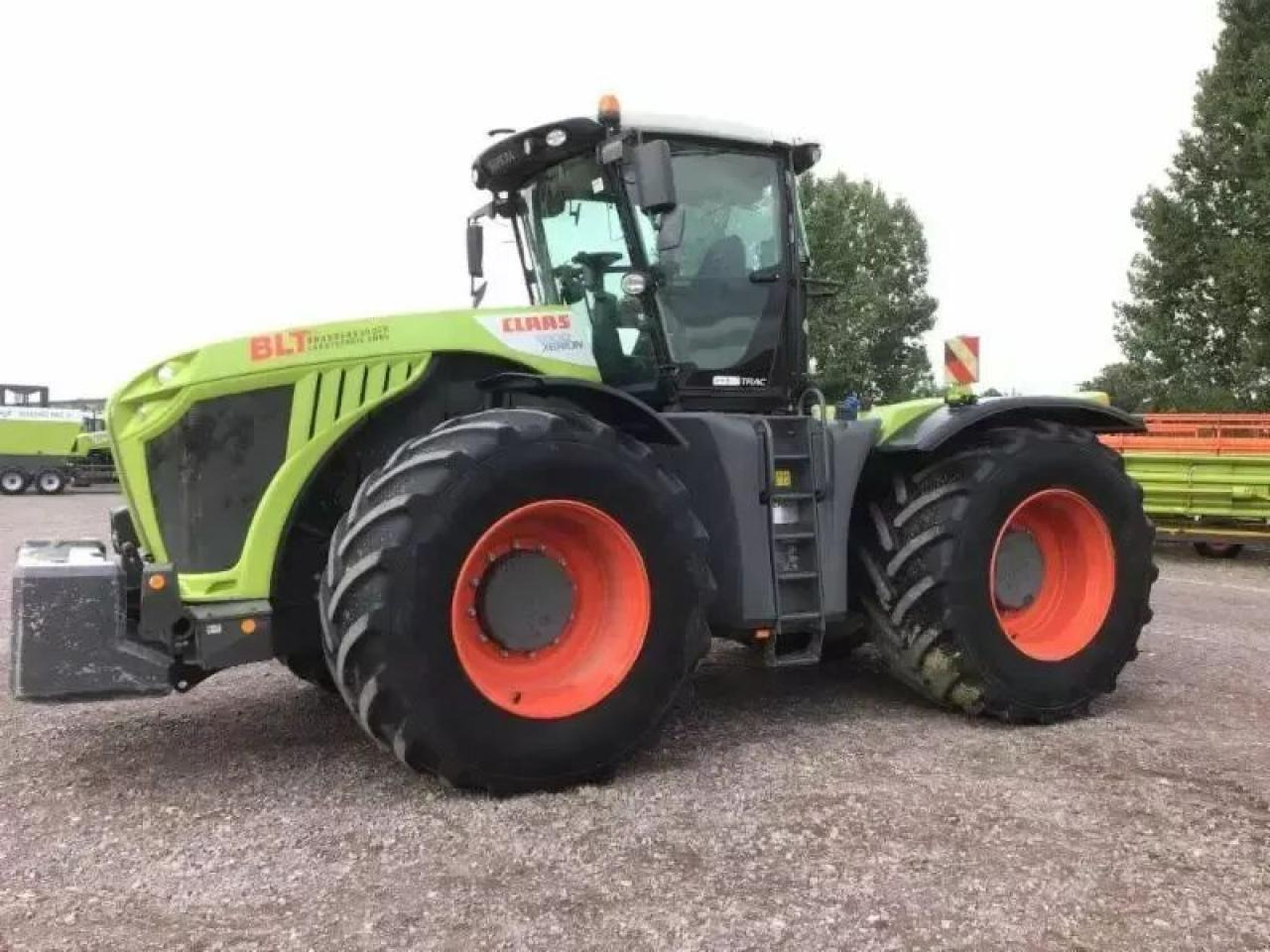 CLAAS xerion 5000 trac TRAC - Trator: foto 1 CLAAS xerion 5000 trac TRAC - Trator: foto 1