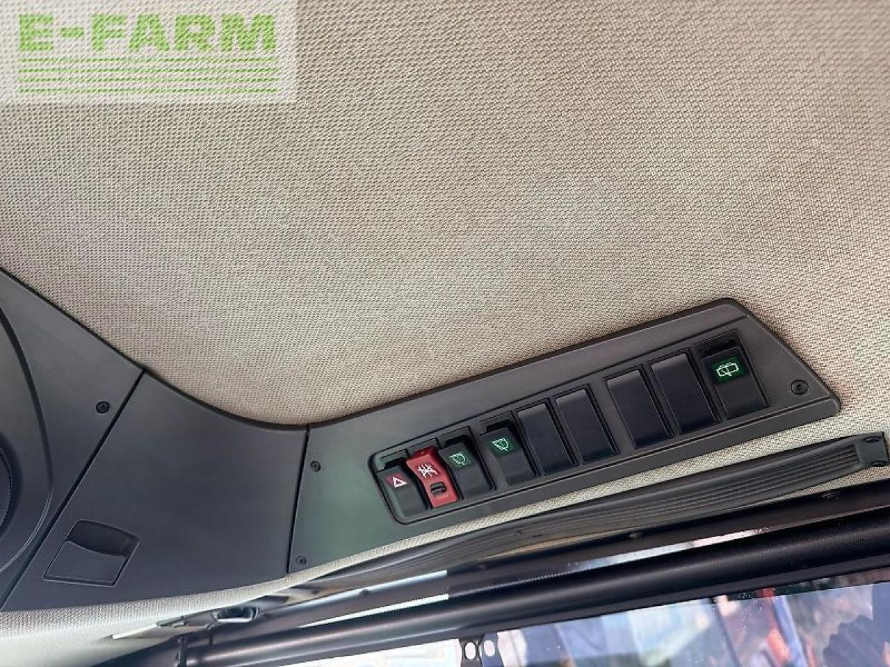 CLAAS xerion 5000 trac vc TRAC VC - Trator: foto 3 CLAAS xerion 5000 trac vc TRAC VC - Trator: foto 3