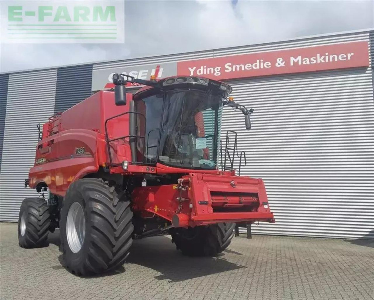 Case-IH 8250 kampagnepris axial-flow 8250 med 35 fod varioskærebord - Ceifeira debulhadora: foto 1 Case-IH 8250 kampagnepris axial-flow 8250 med 35 fod varioskærebord - Ceifeira debulhadora: foto 1