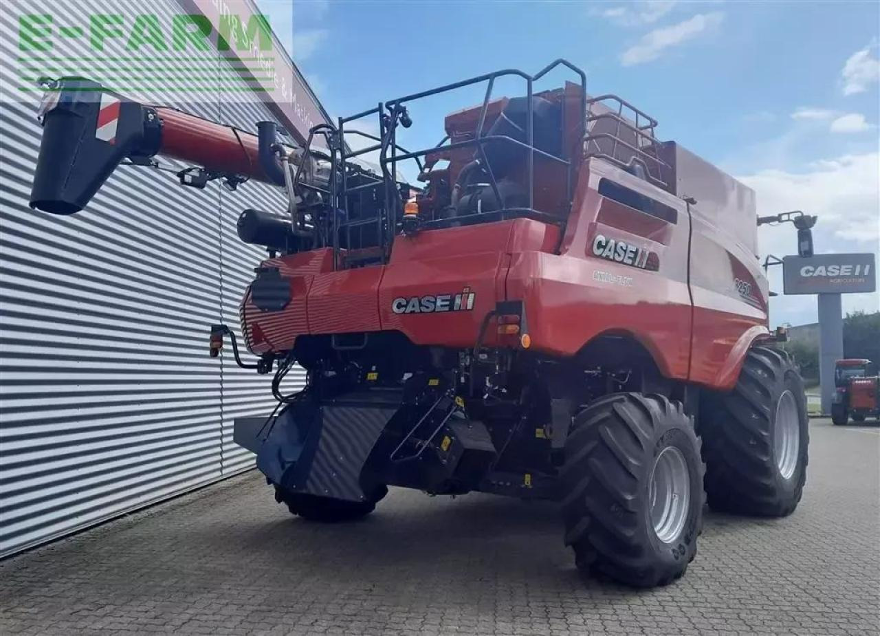 Case-IH 8250 kampagnepris axial-flow 8250 med 35 fod varioskærebord - Ceifeira debulhadora: foto 3 Case-IH 8250 kampagnepris axial-flow 8250 med 35 fod varioskærebord - Ceifeira debulhadora: foto 3