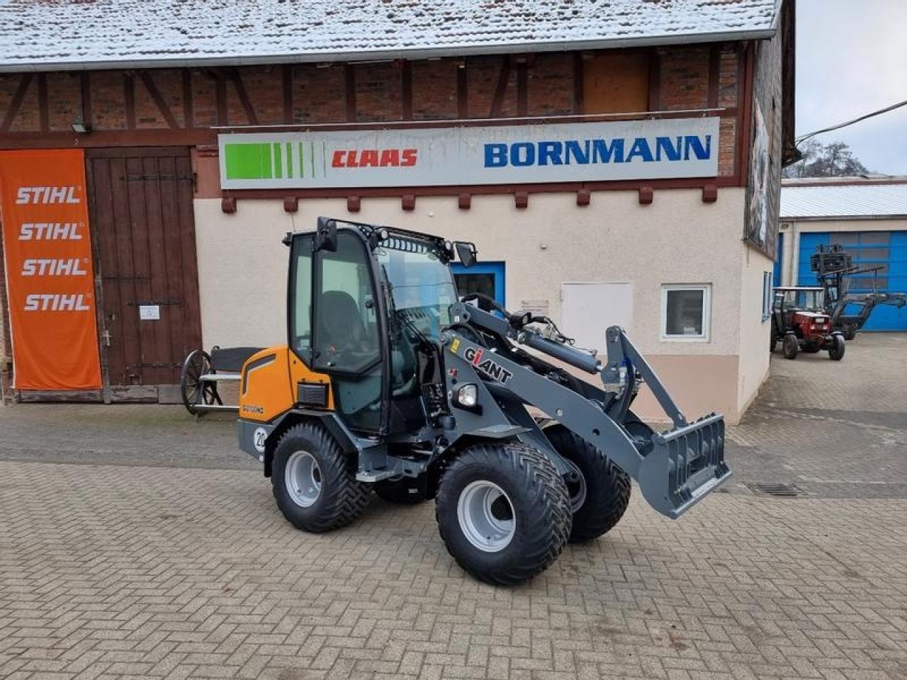 Giant g 2700 hd mit kabine und euro aufnamhe - Pá carregadora de rodas: foto 1 Giant g 2700 hd mit kabine und euro aufnamhe - Pá carregadora de rodas: foto 1