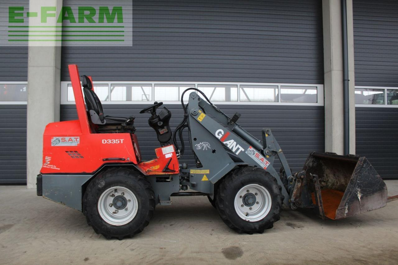 Giant hoflader d 335 t - Mini escavadeira: foto 5 Giant hoflader d 335 t - Mini escavadeira: foto 5
