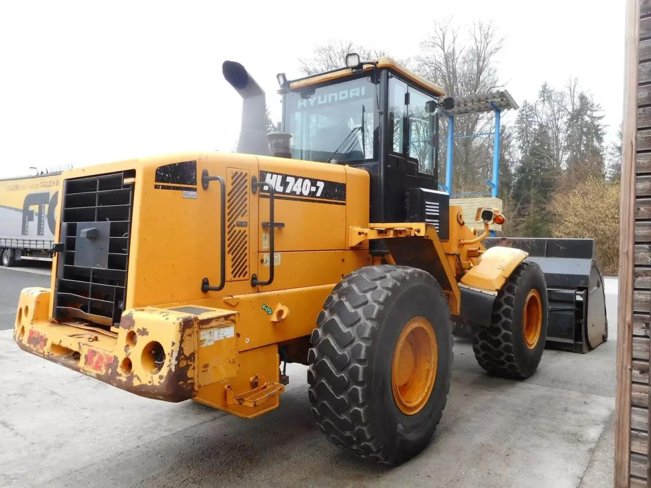 Hyundai hl740-7 mit hochkippschaufel u. volvo sw - Mini escavadeira: foto 4 Hyundai hl740-7 mit hochkippschaufel u. volvo sw - Mini escavadeira: foto 4