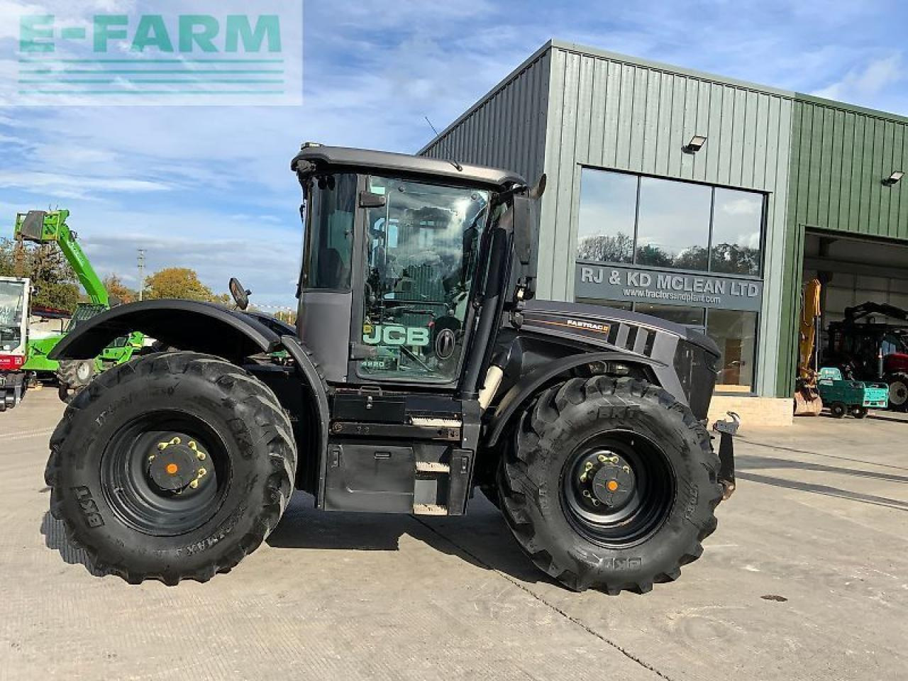 JCB 4220 fastrac tractor (st24887) - Trator: foto 1 JCB 4220 fastrac tractor (st24887) - Trator: foto 1