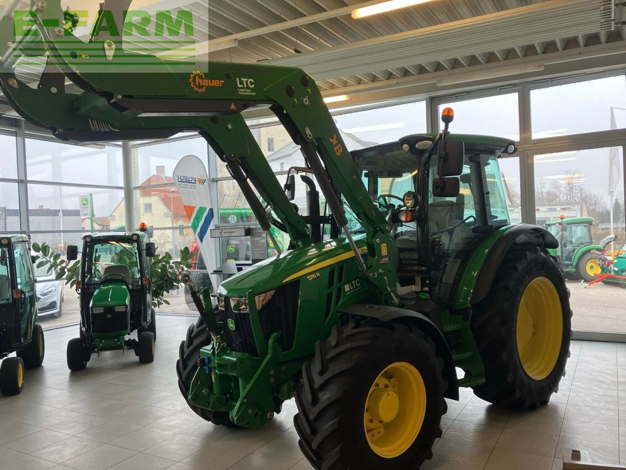 John Deere 5115R - Trator: foto 1 John Deere 5115R - Trator: foto 1