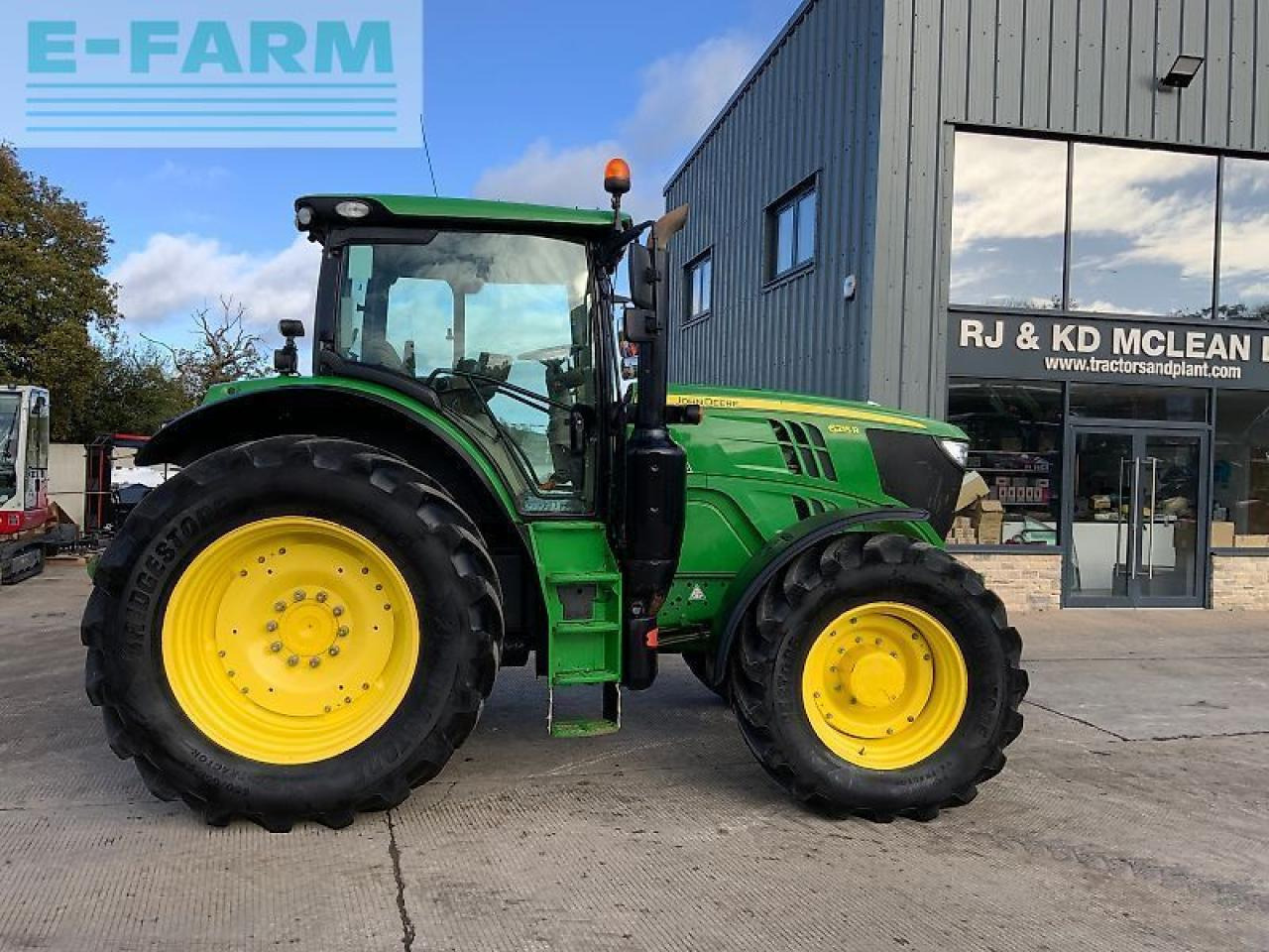 John Deere 6215r tractor (st24593) - Trator: foto 1 John Deere 6215r tractor (st24593) - Trator: foto 1