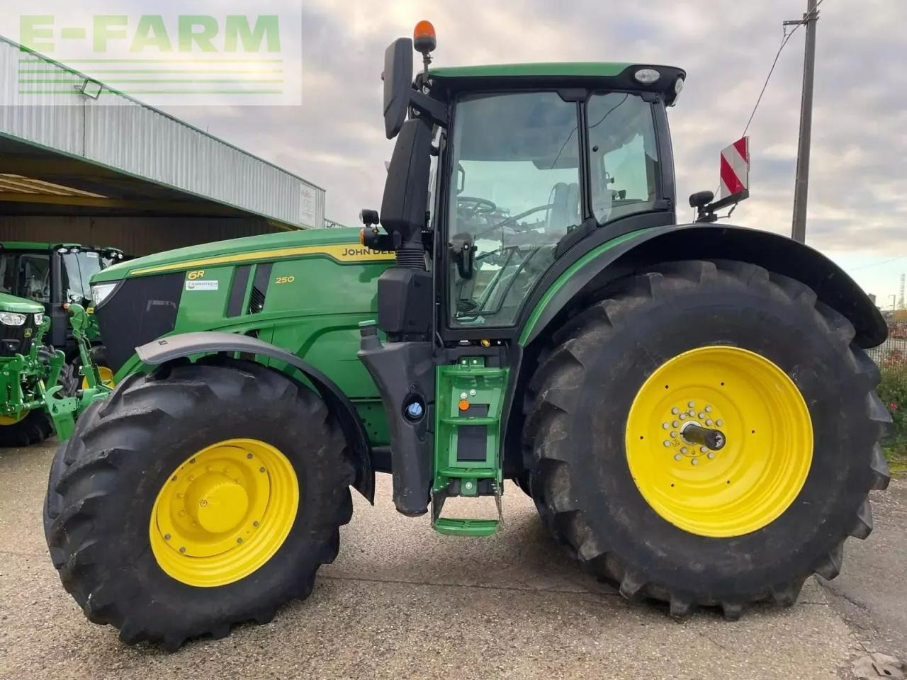 John Deere 6r250 - Trator: foto 2 John Deere 6r250 - Trator: foto 2