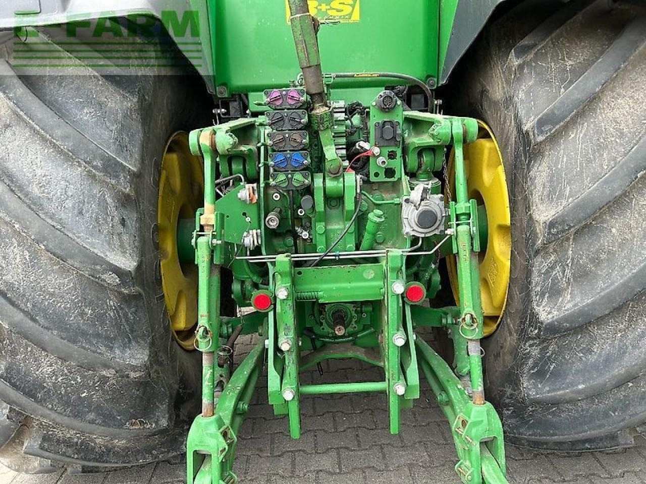 Trator John Deere 8335r: foto 8