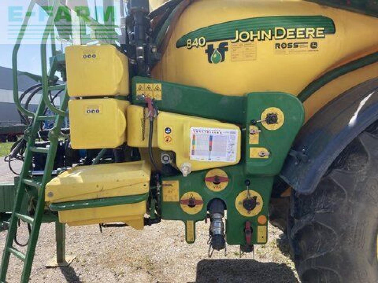 John Deere 840 tf - Pulverizador de arrastar: foto 3 John Deere 840 tf - Pulverizador de arrastar: foto 3