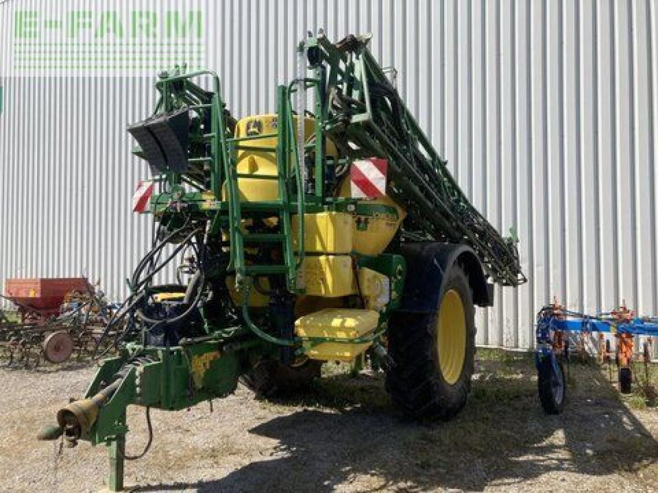 John Deere 840 tf - Pulverizador de arrastar: foto 2 John Deere 840 tf - Pulverizador de arrastar: foto 2