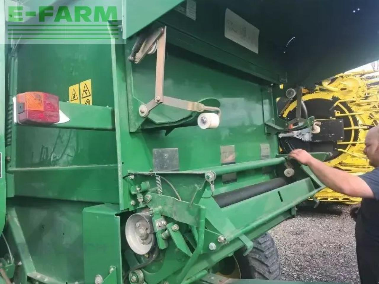 Enfardadeira de fardos quadrados John Deere 864 premium: foto 7