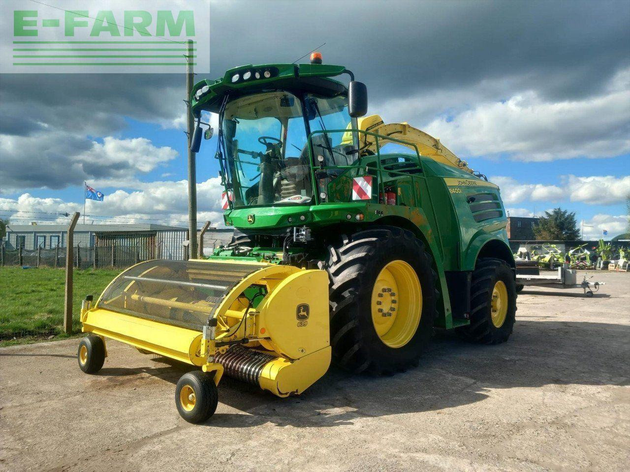 John Deere USED 8400I - Picadora de forragem automotriz: foto 2 John Deere USED 8400I - Picadora de forragem automotriz: foto 2