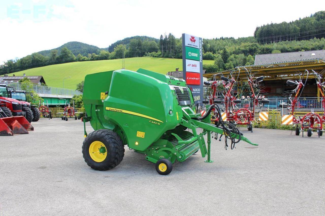 John Deere f 440m - Enfardadeira de fardos quadrados: foto 4 John Deere f 440m - Enfardadeira de fardos quadrados: foto 4