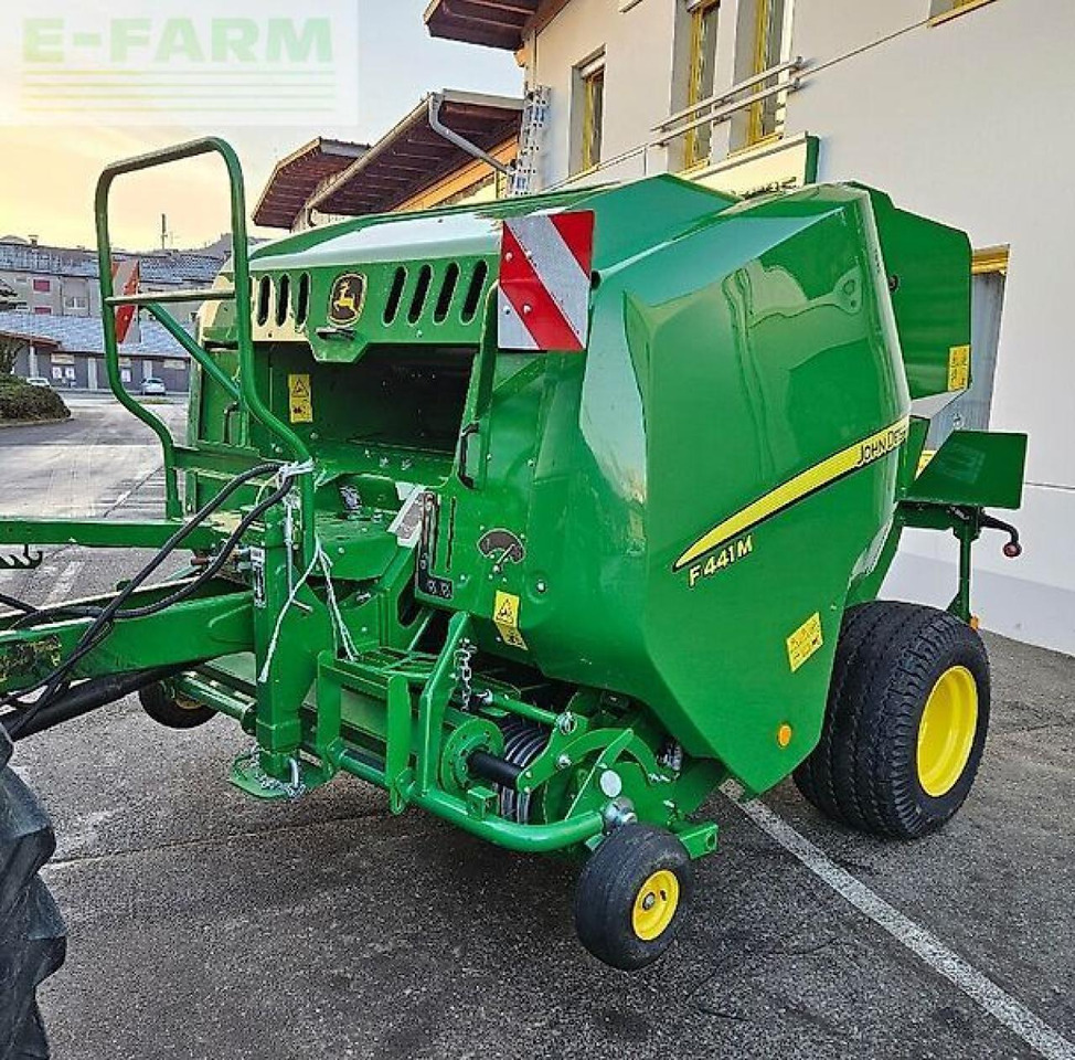 John Deere f441 m - Enfardadeira de fardos quadrados: foto 1 John Deere f441 m - Enfardadeira de fardos quadrados: foto 1