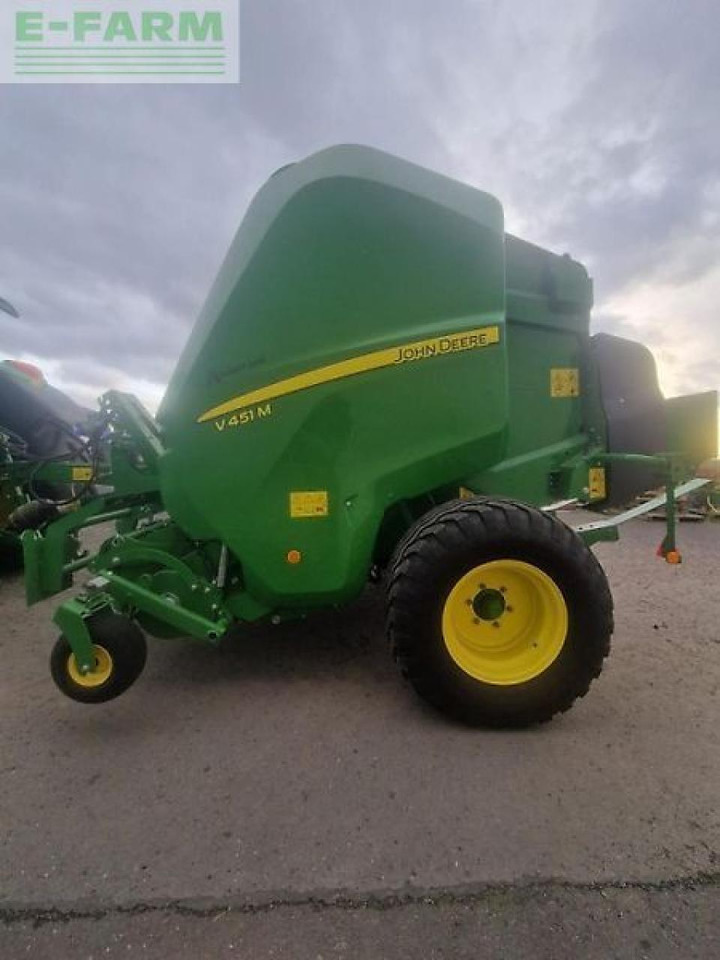 John Deere v451m - Enfardadeira de fardos quadrados: foto 2 John Deere v451m - Enfardadeira de fardos quadrados: foto 2
