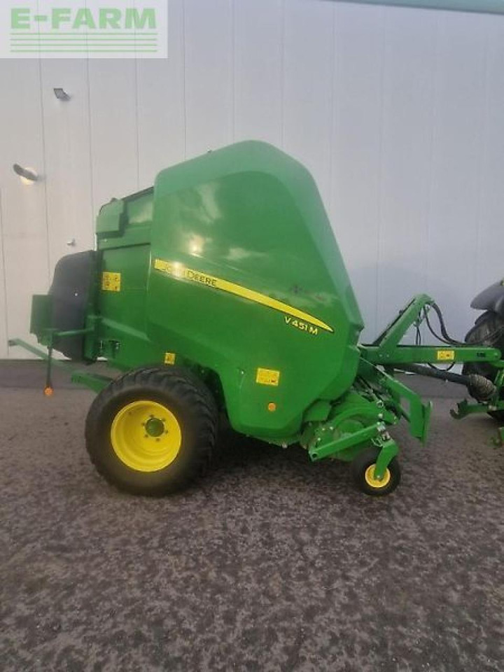 John Deere v451m - Enfardadeira de fardos quadrados: foto 1 John Deere v451m - Enfardadeira de fardos quadrados: foto 1